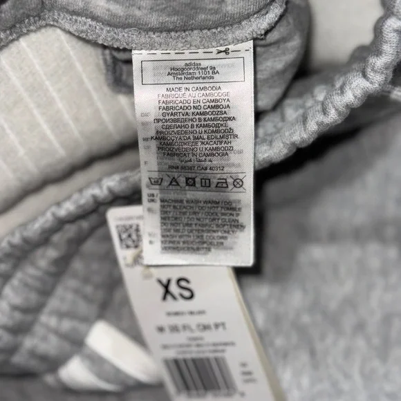 Adidas Women's XS Gray 3 Stripe Fleece Cropped Pants Sweatpants NWT‎ - Picture 10 of 10